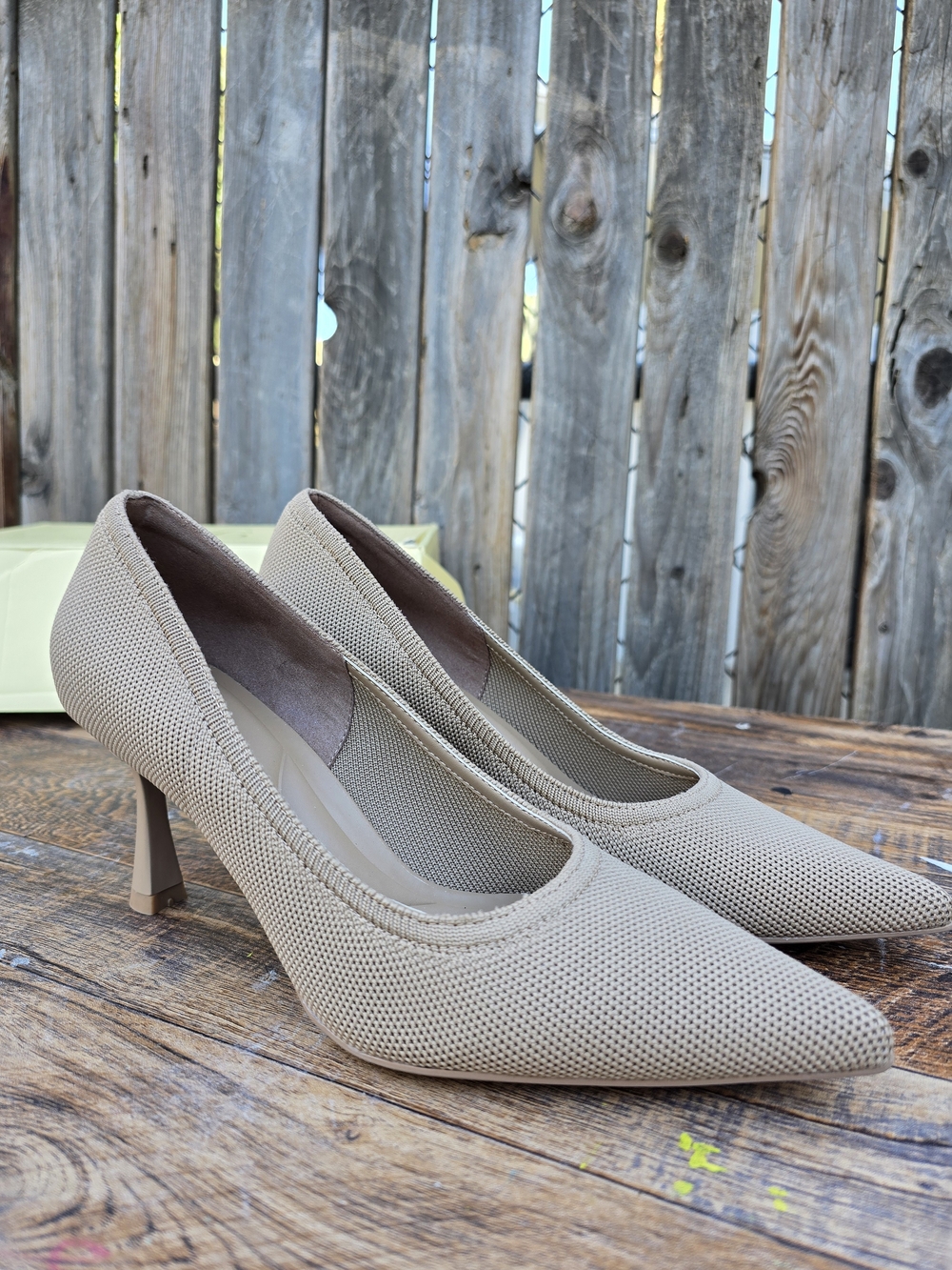 Cosy Island Women's Pointed Toe Knit Stilettoe Heeled Pumps in Beige  Sz 7